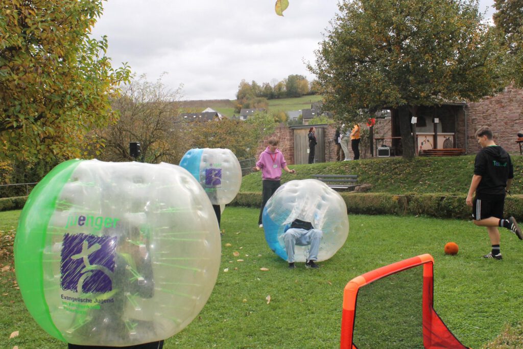 Beim Konficamp konnten die Teilnehmenden unter anderem Bubble Soccer spielen.